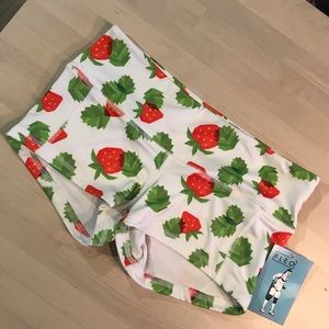 Medium NWT strawberries FLEO